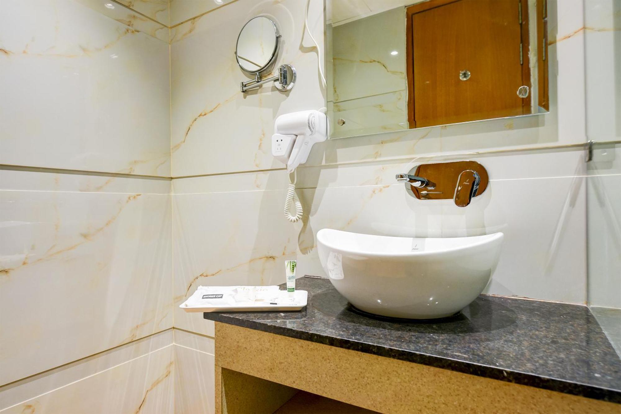 אמריצר Classio Royale By Io Hotels Near Golden Temple מראה חיצוני תמונה
